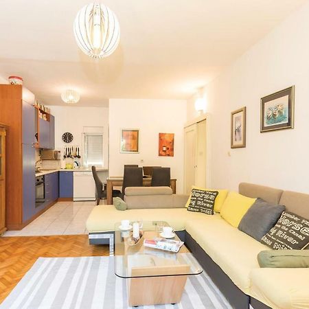 Lovely Apartment In Makarska With Wifi Esterno foto