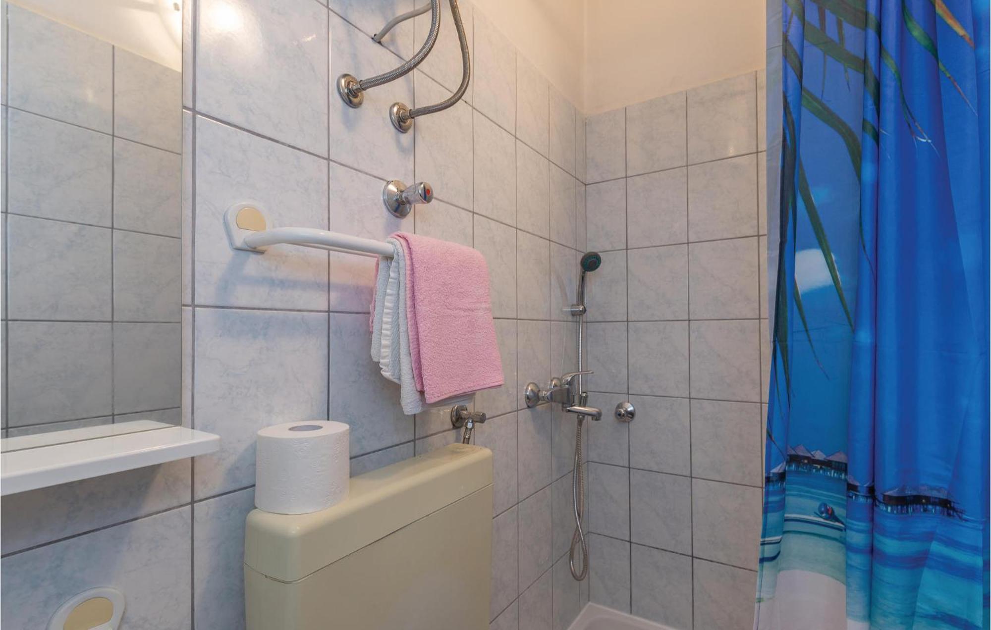 Lovely Apartment In Makarska With Wifi Esterno foto