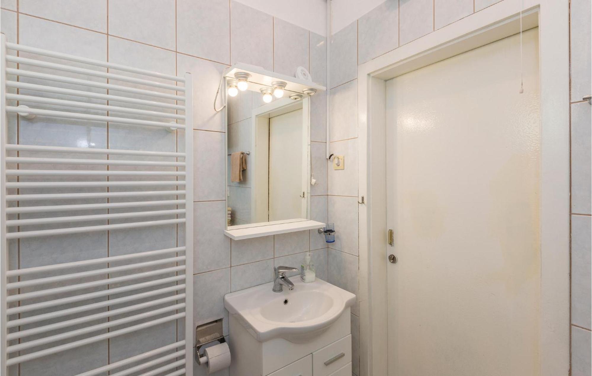 Lovely Apartment In Makarska With Wifi Esterno foto