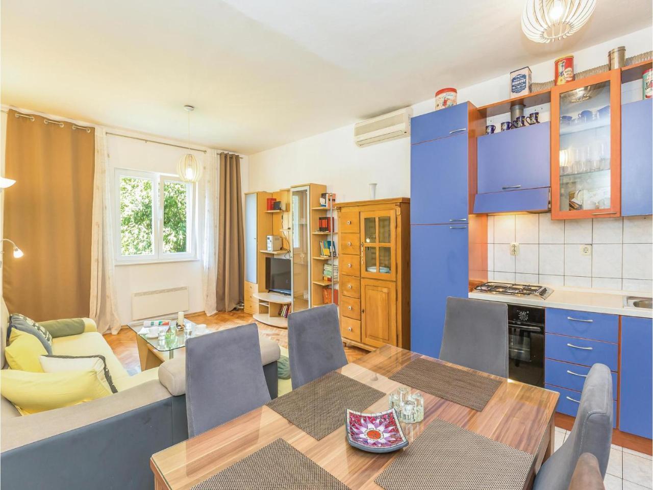 Lovely Apartment In Makarska With Wifi Esterno foto