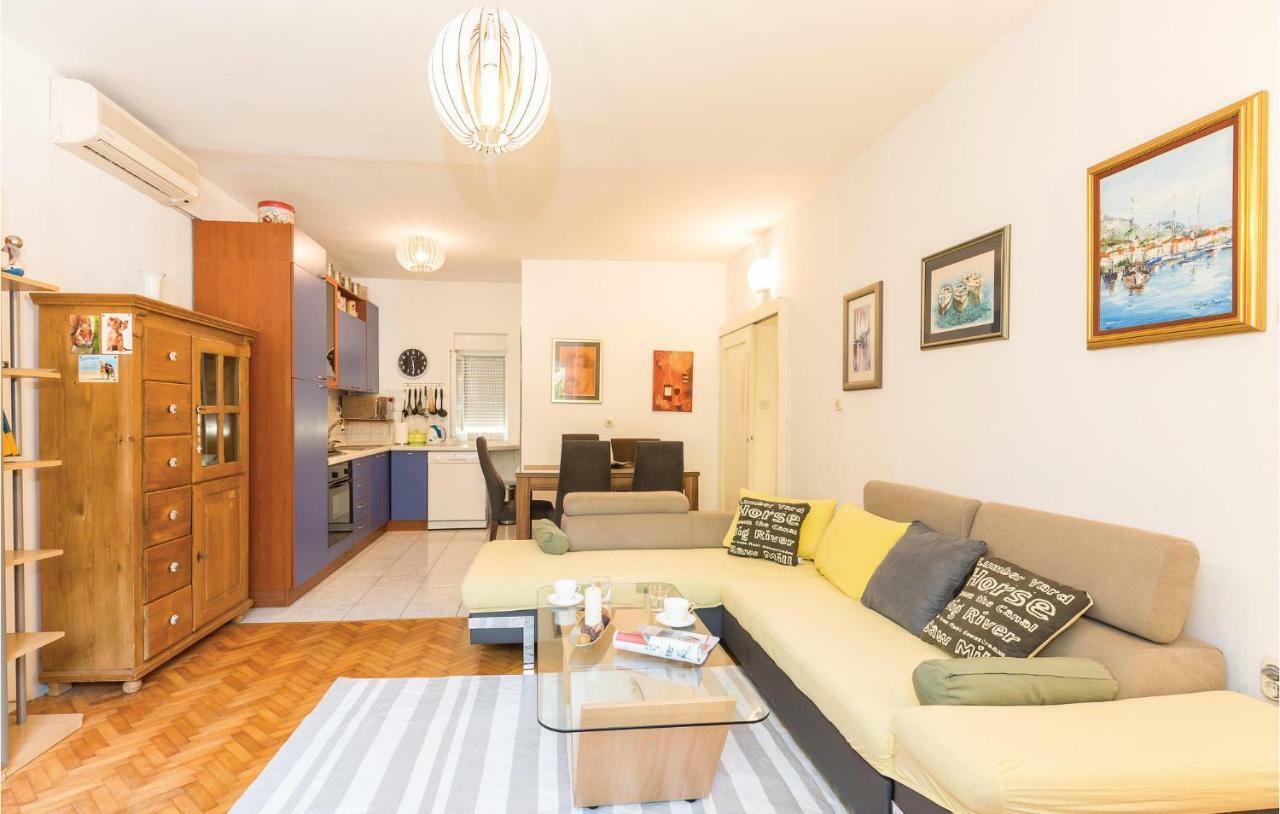 Lovely Apartment In Makarska With Wifi Esterno foto